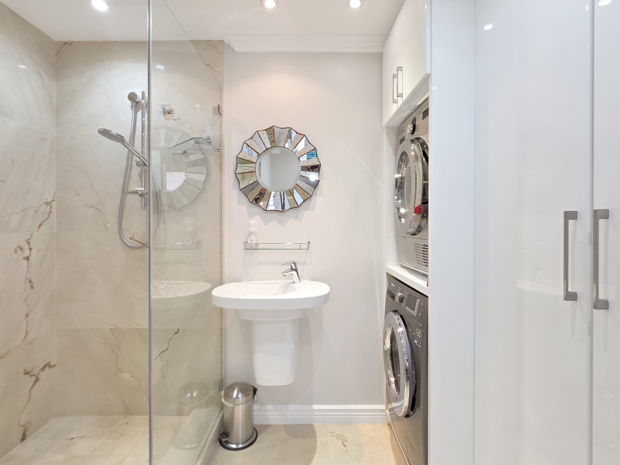 To Let 2 Bedroom Property for Rent in Sea Point Western Cape